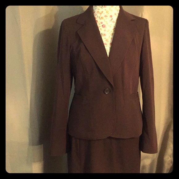 Brown Style and Co skirted suit with pleats - Picture 1 of 6